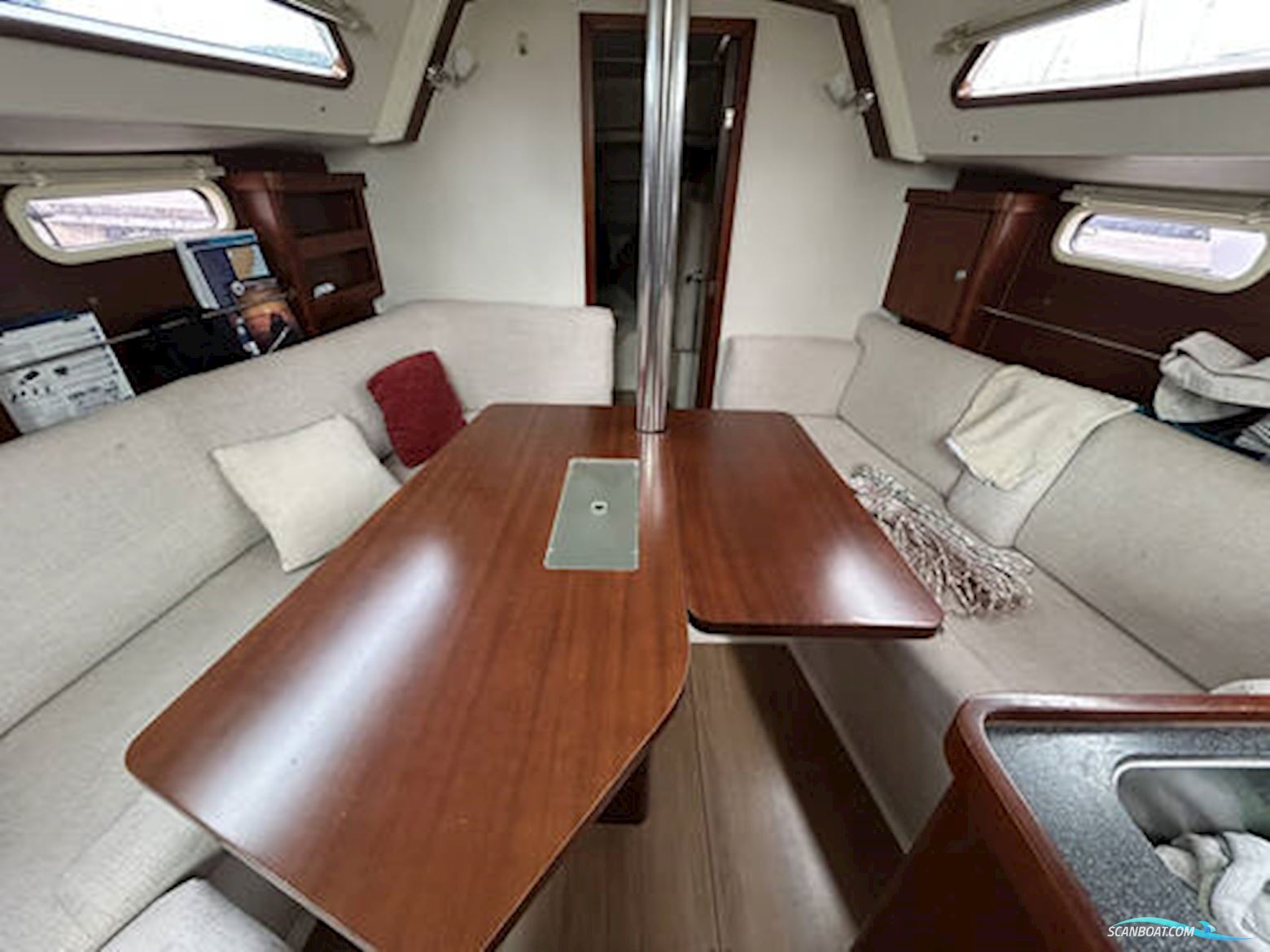 Hanse 320