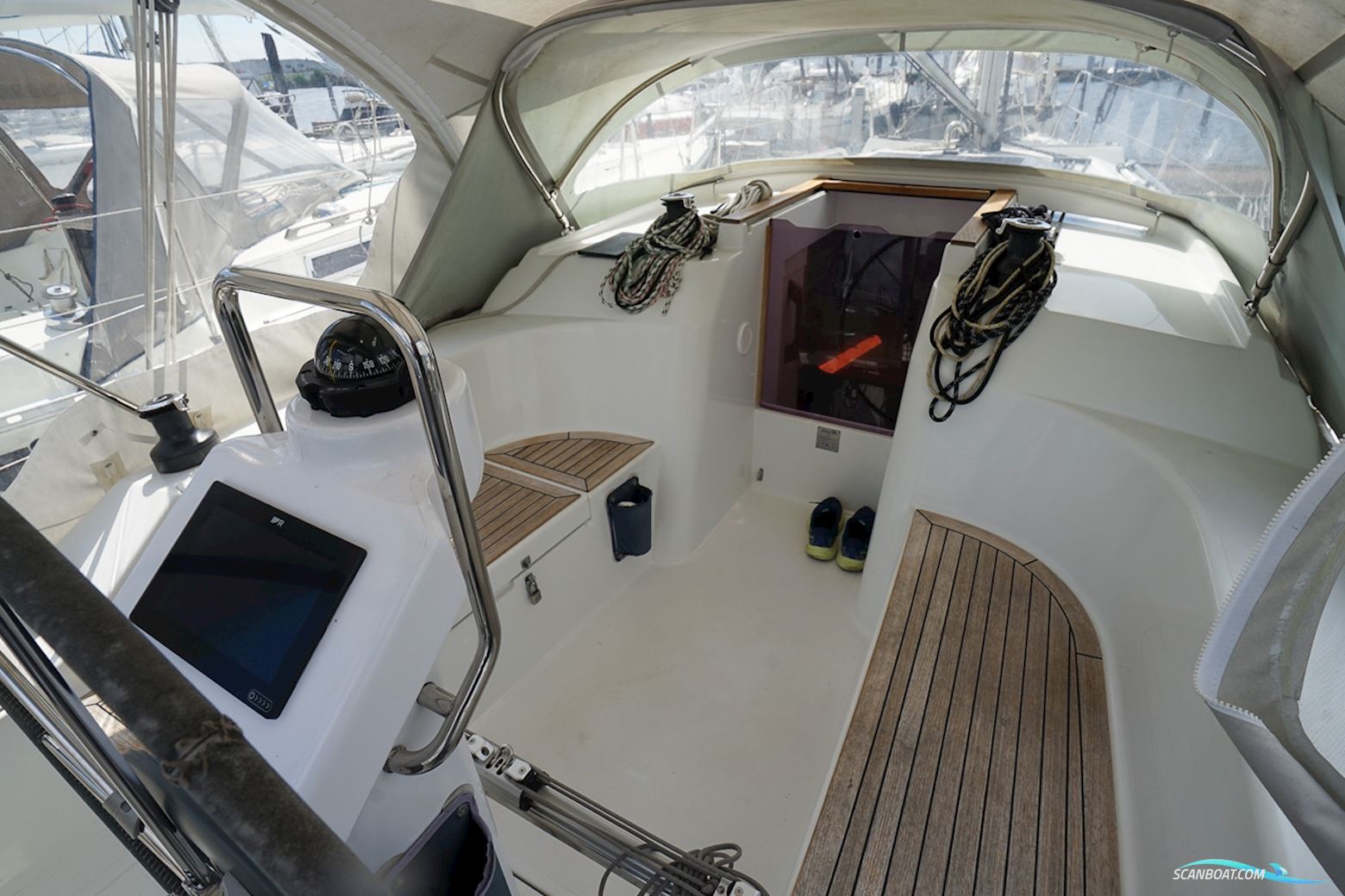 Hanse 325