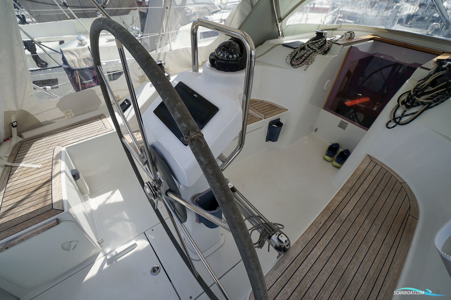 Hanse 325