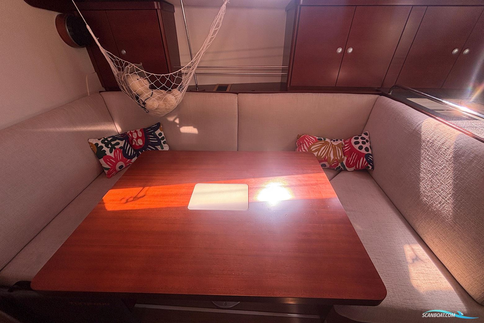 Hanse 370