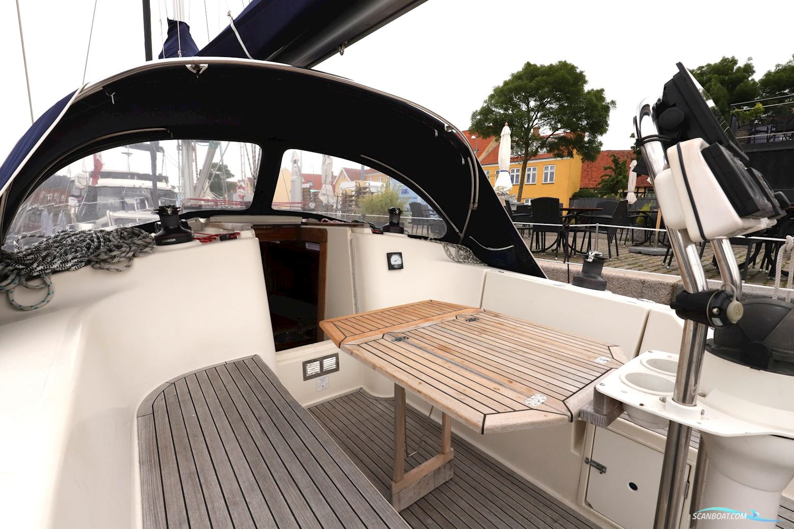 Hanse 411