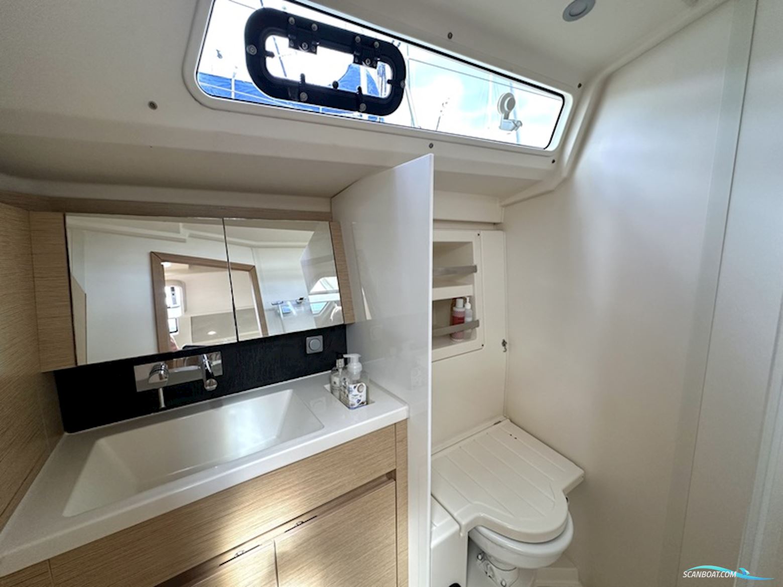 Hanse 418