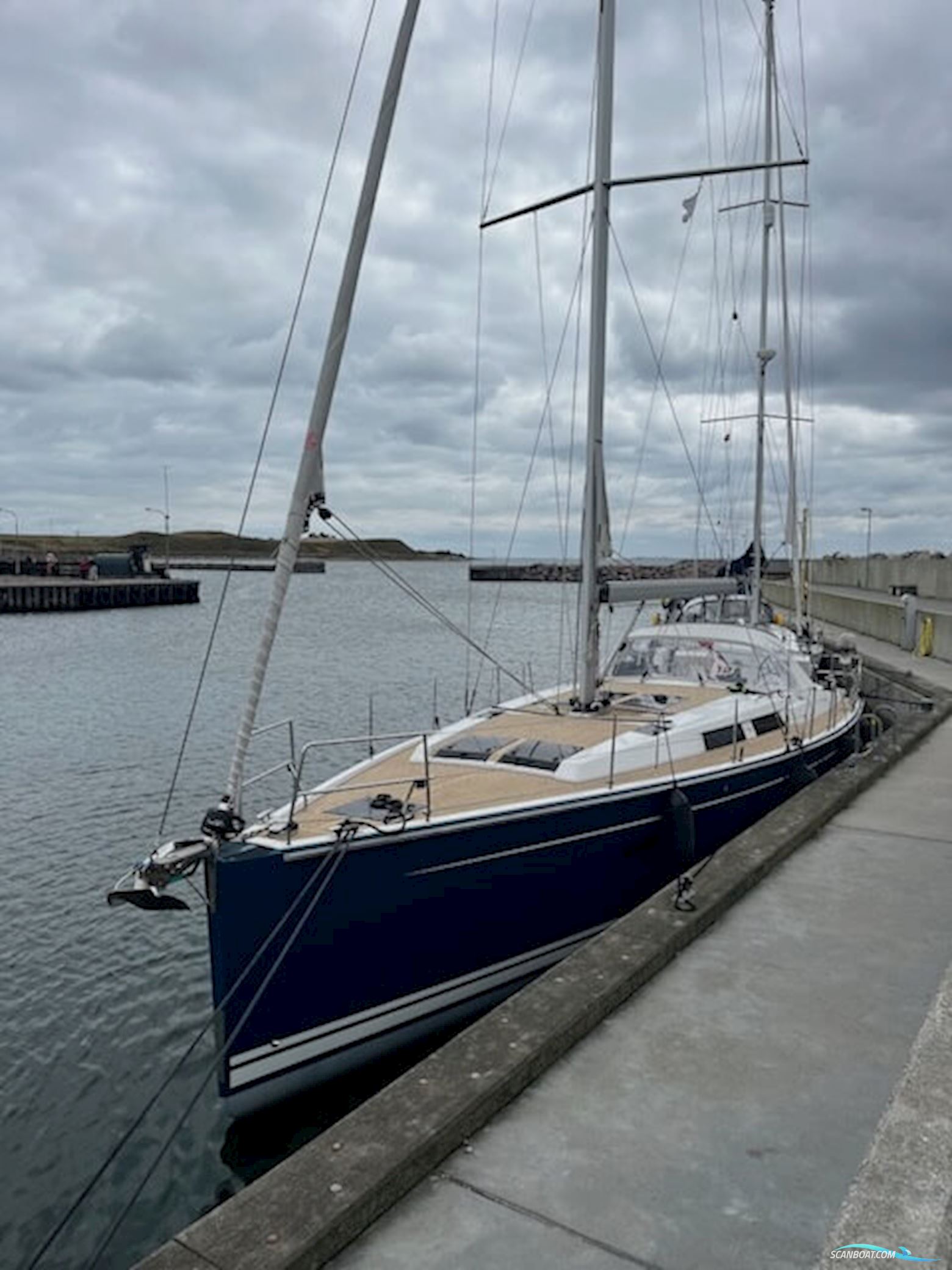 Hanse 455 "Queen B" - 2017