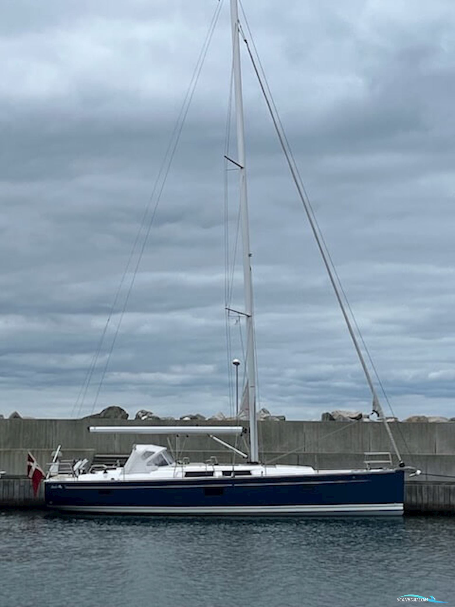 Hanse 455 "Queen B" - 2017