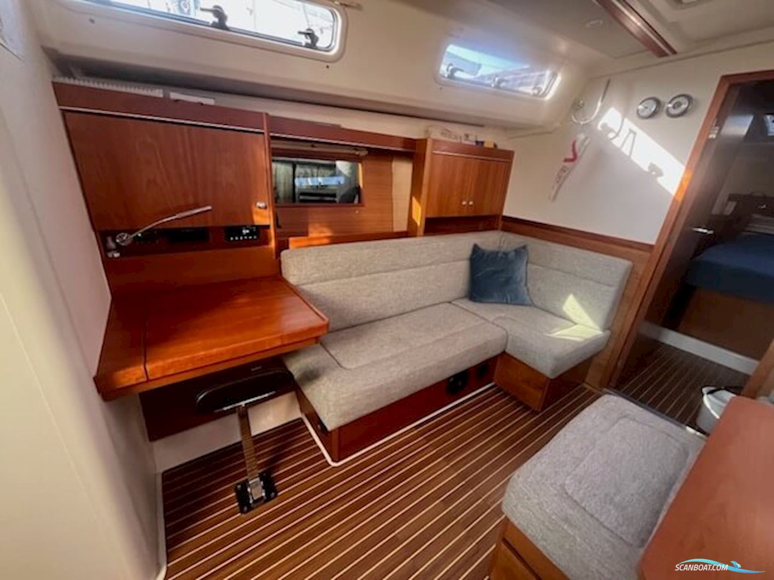Hanse 455 "Queen B" - 2017