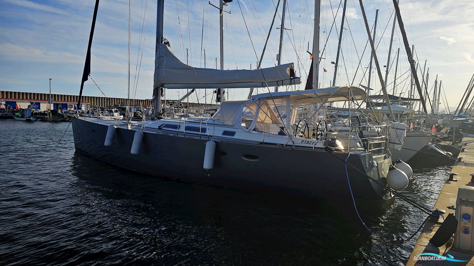 Hanse 531 E