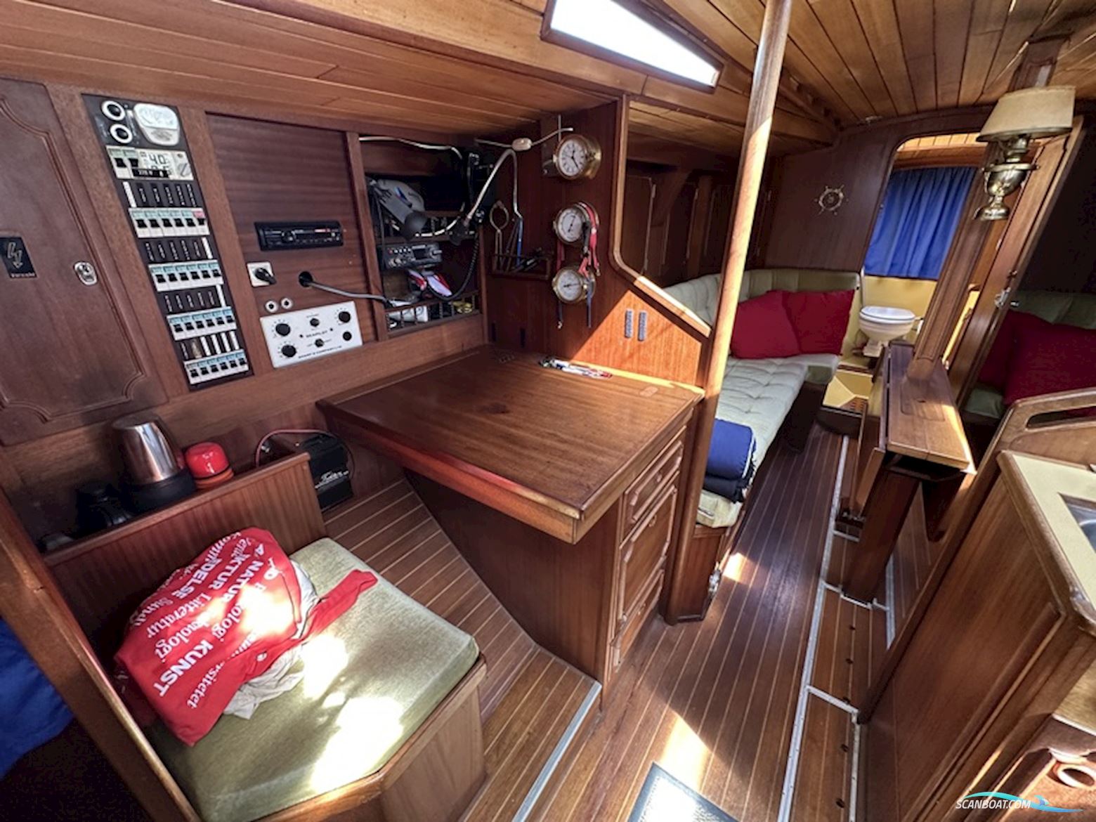 HELMSMAN 35