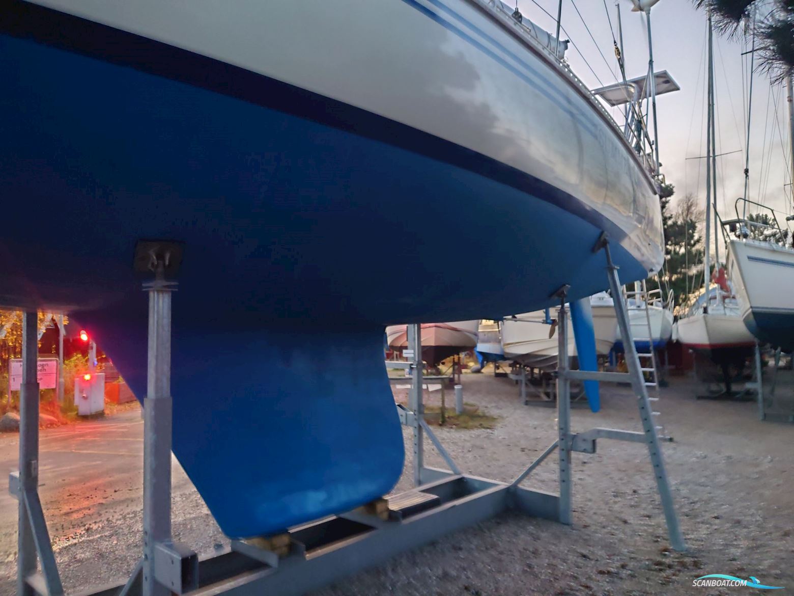 Helmsman 49DS