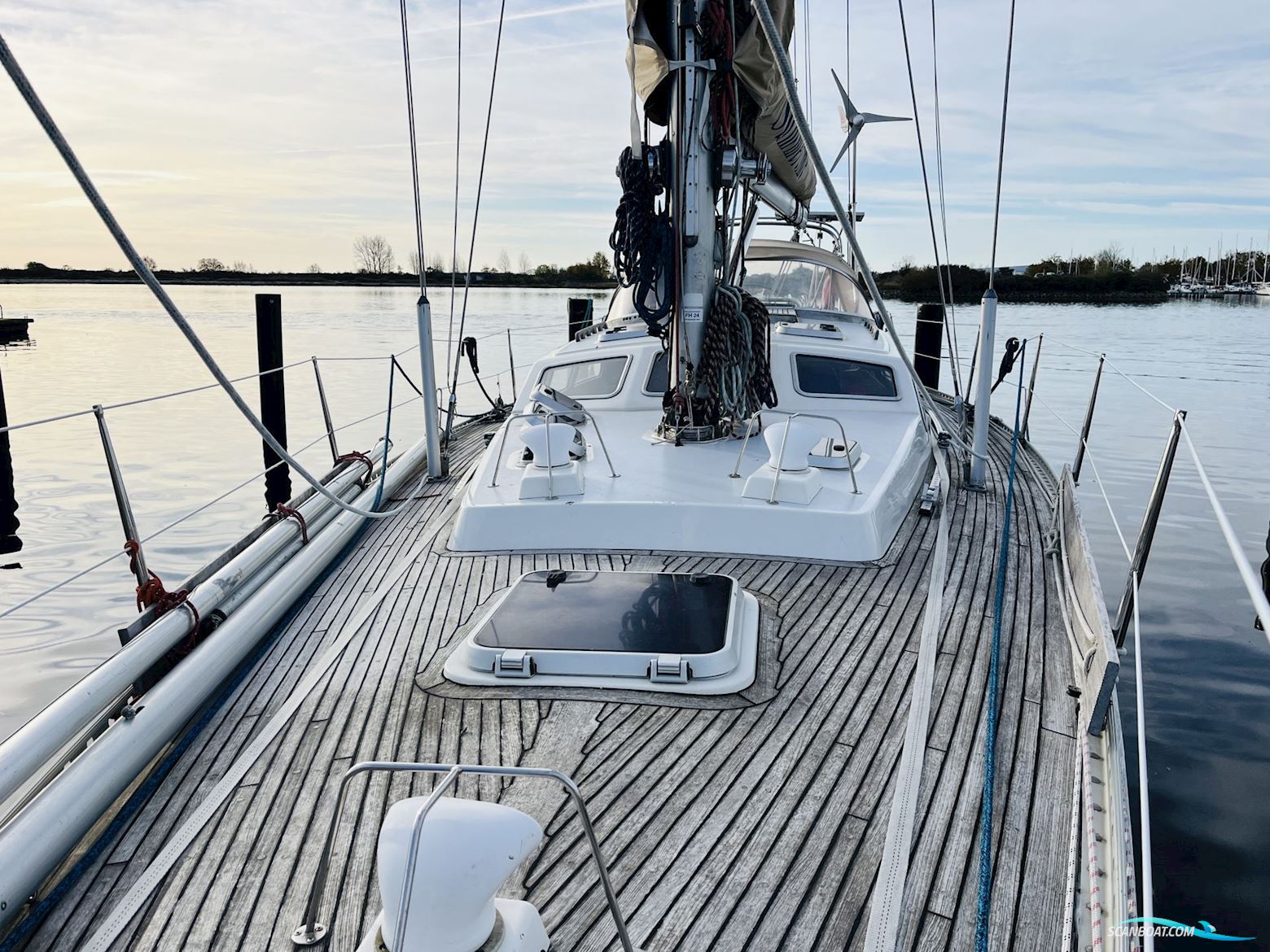 Helmsman 49DS