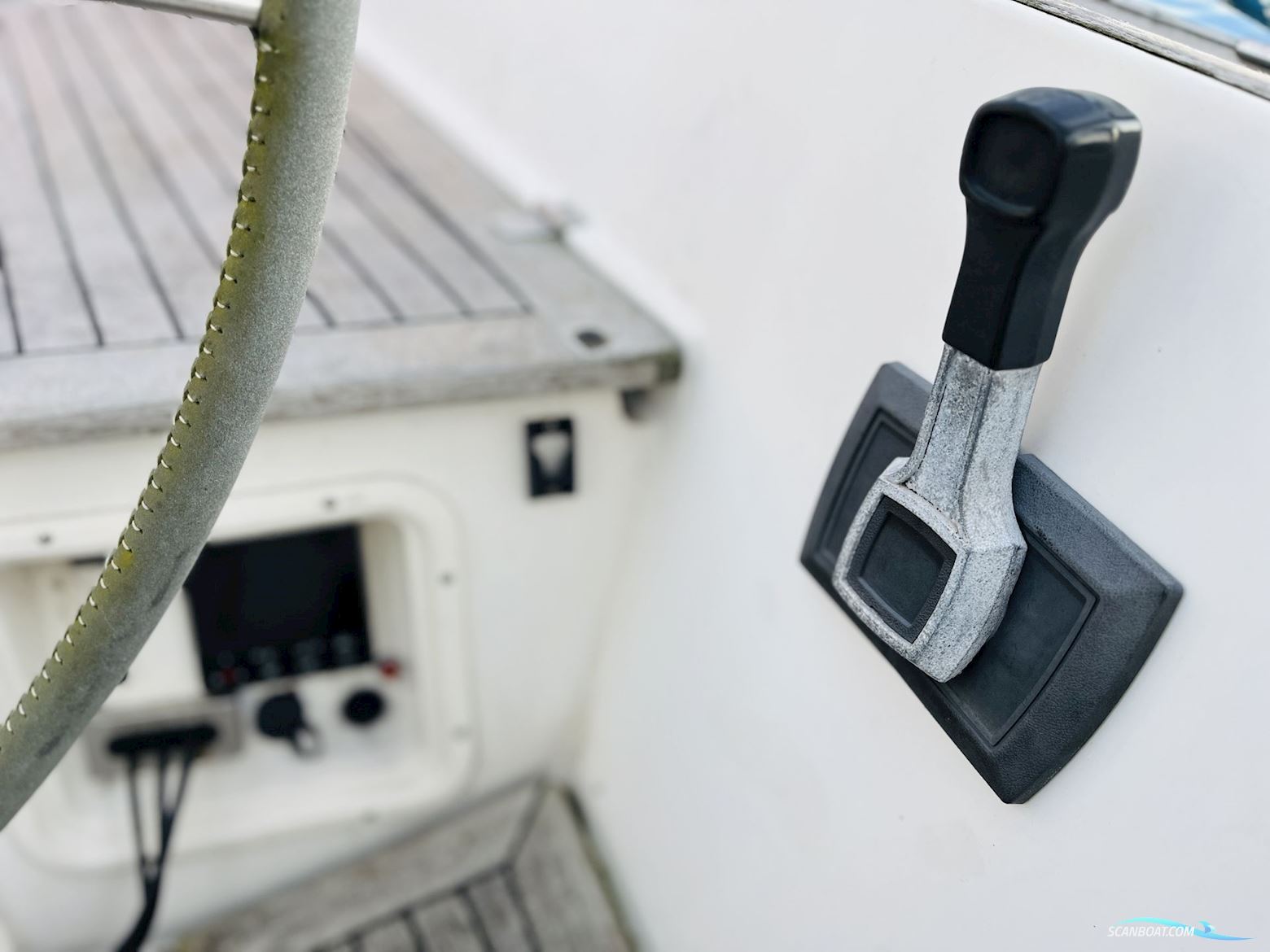 Helmsman 49DS