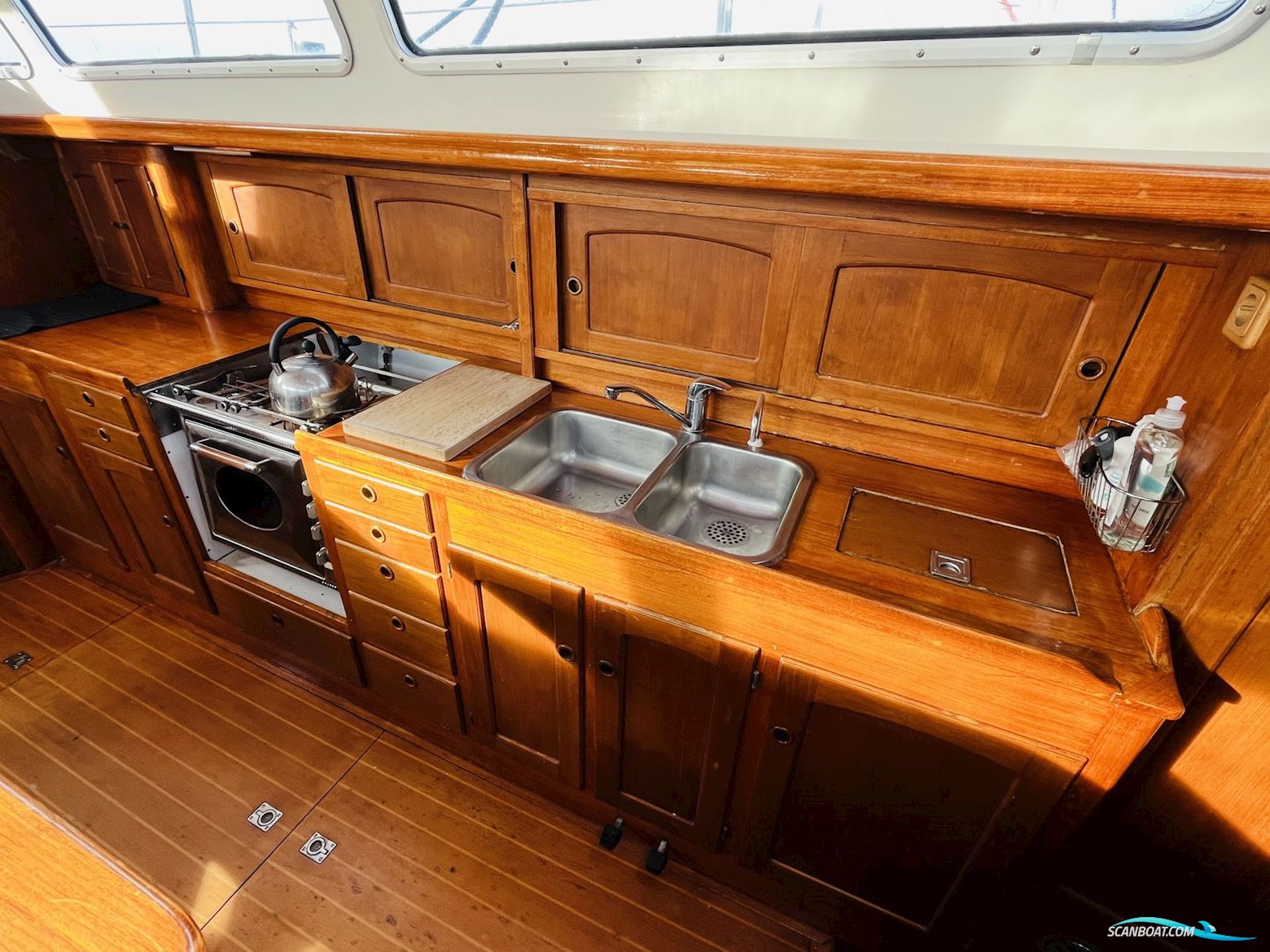 Helmsman 49DS
