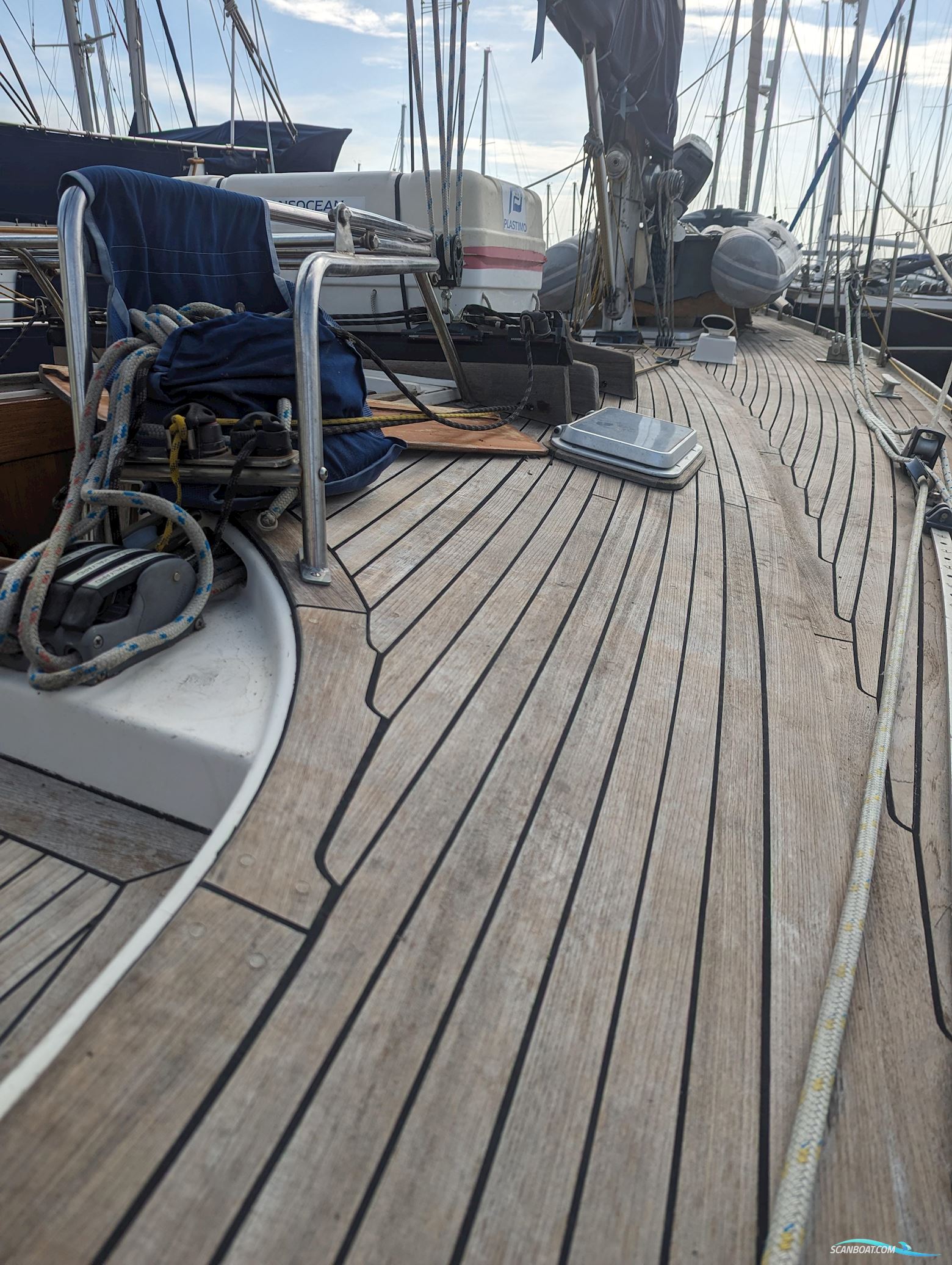 Helmsman Bosun Queen 55
