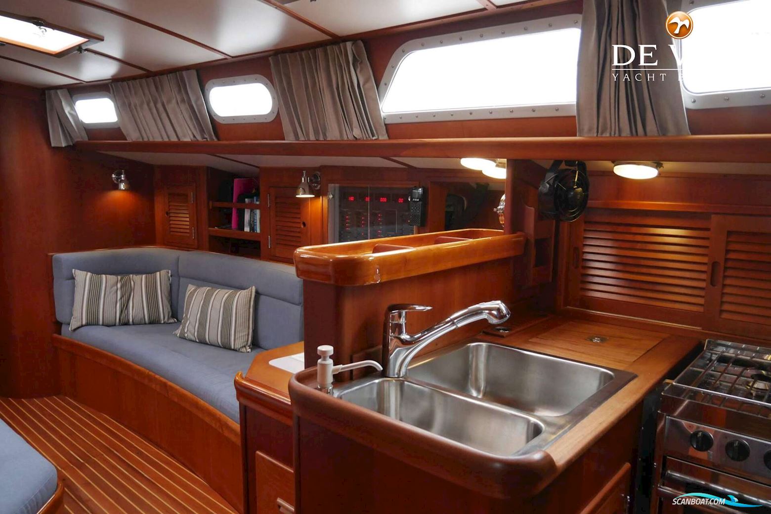 HINCKLEY Sou'wester 52