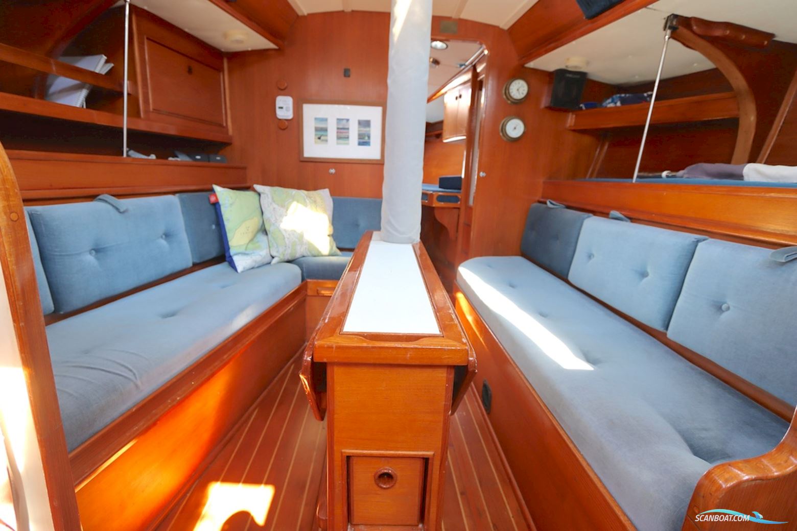 Holman & Pye Red Admiral 36