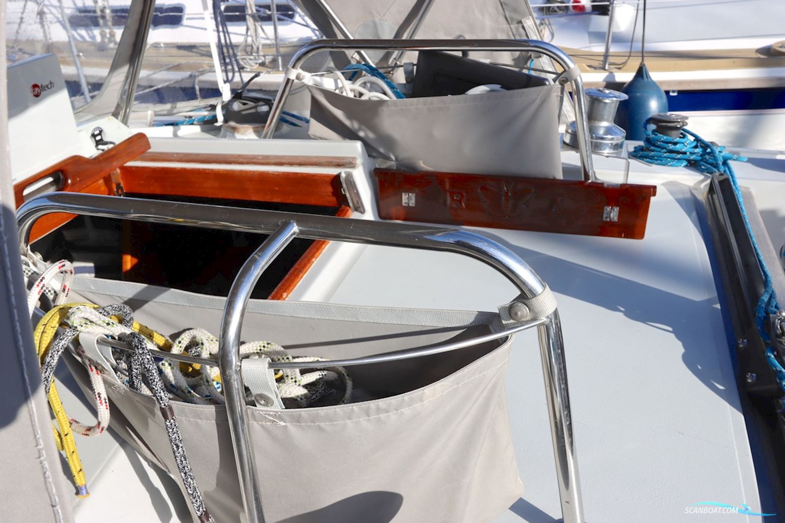 Holman & Pye Red Admiral 36