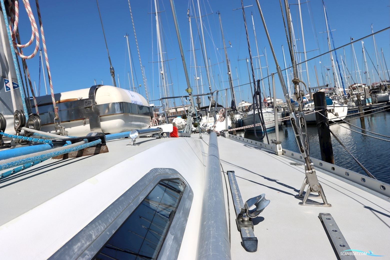 Holman & Pye Red Admiral 36