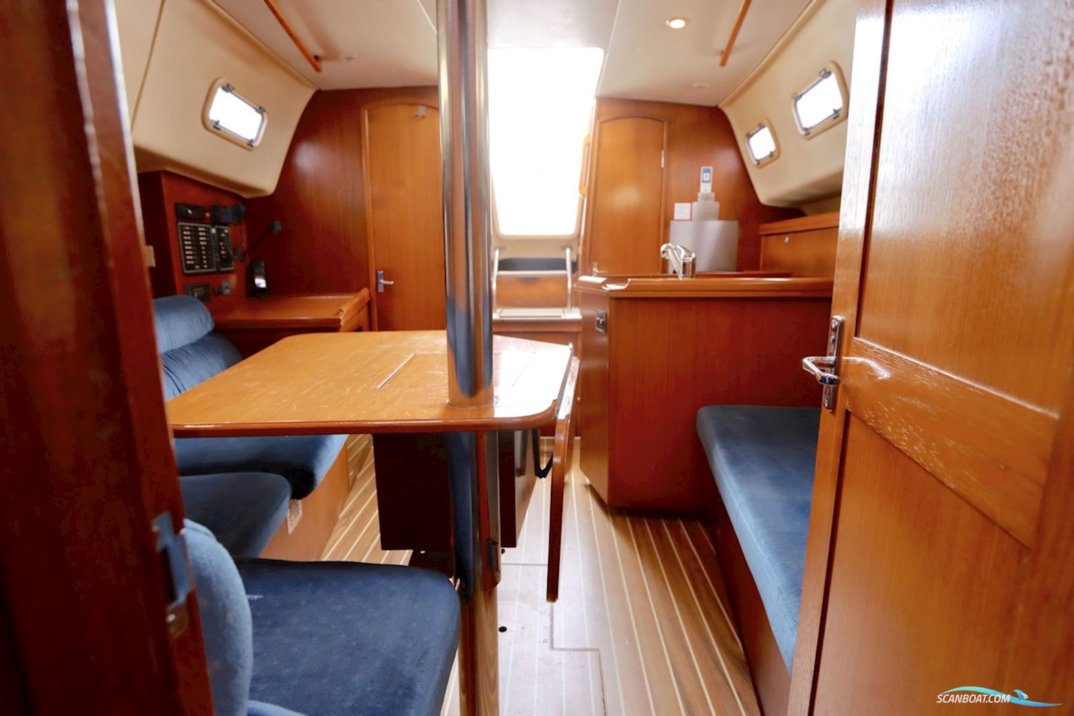 Hunter 306