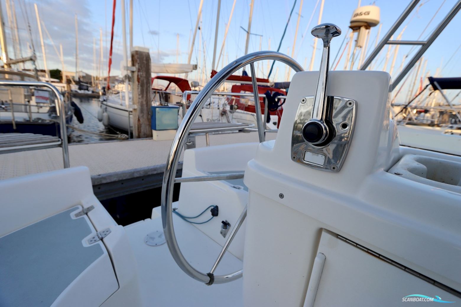Hunter 306