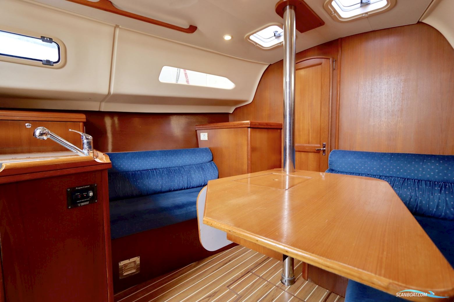 Hunter 306