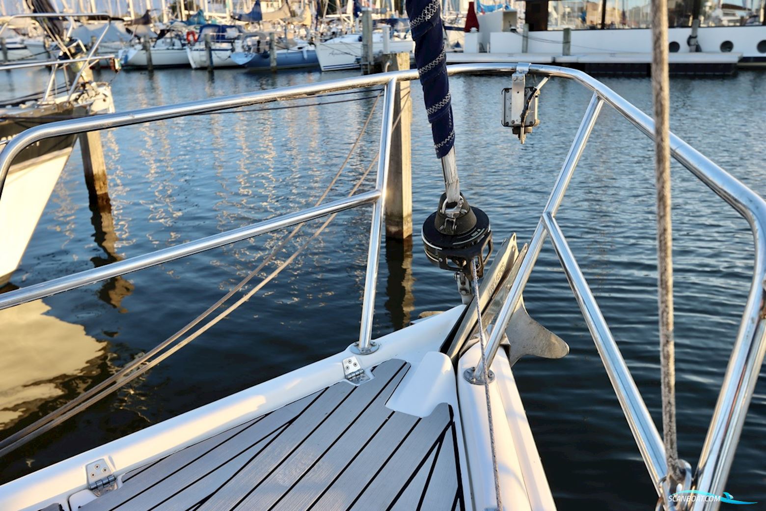 Hunter 306