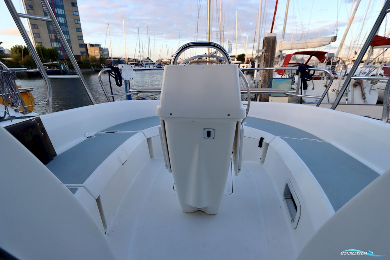 Hunter 306