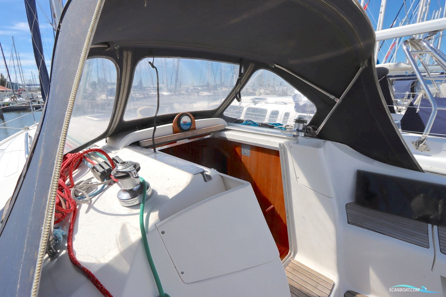 Hunter 33