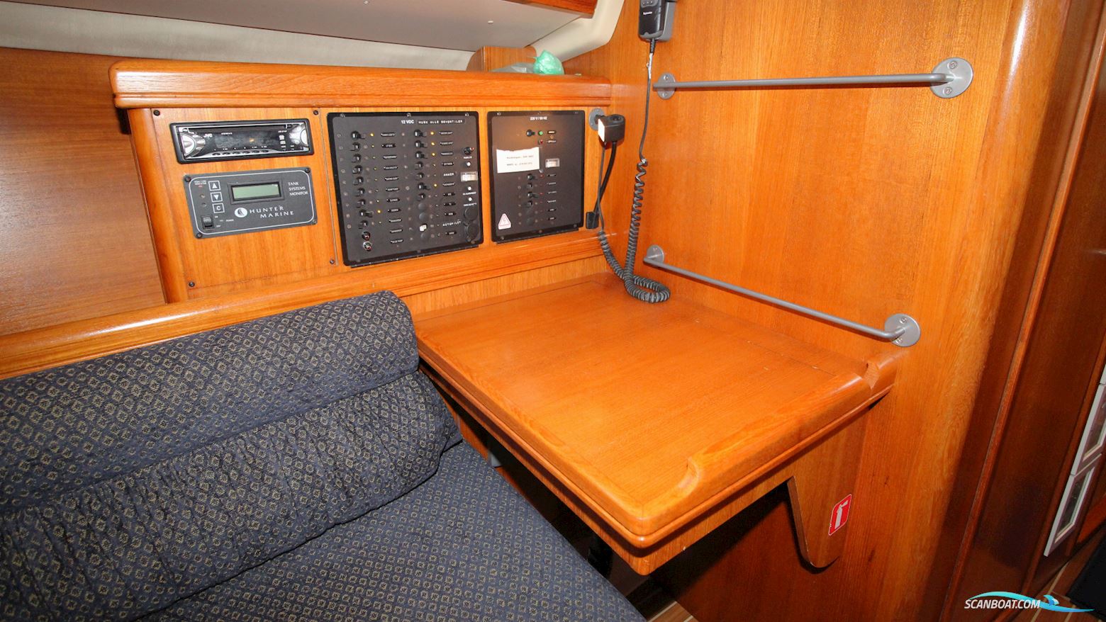 Hunter 33