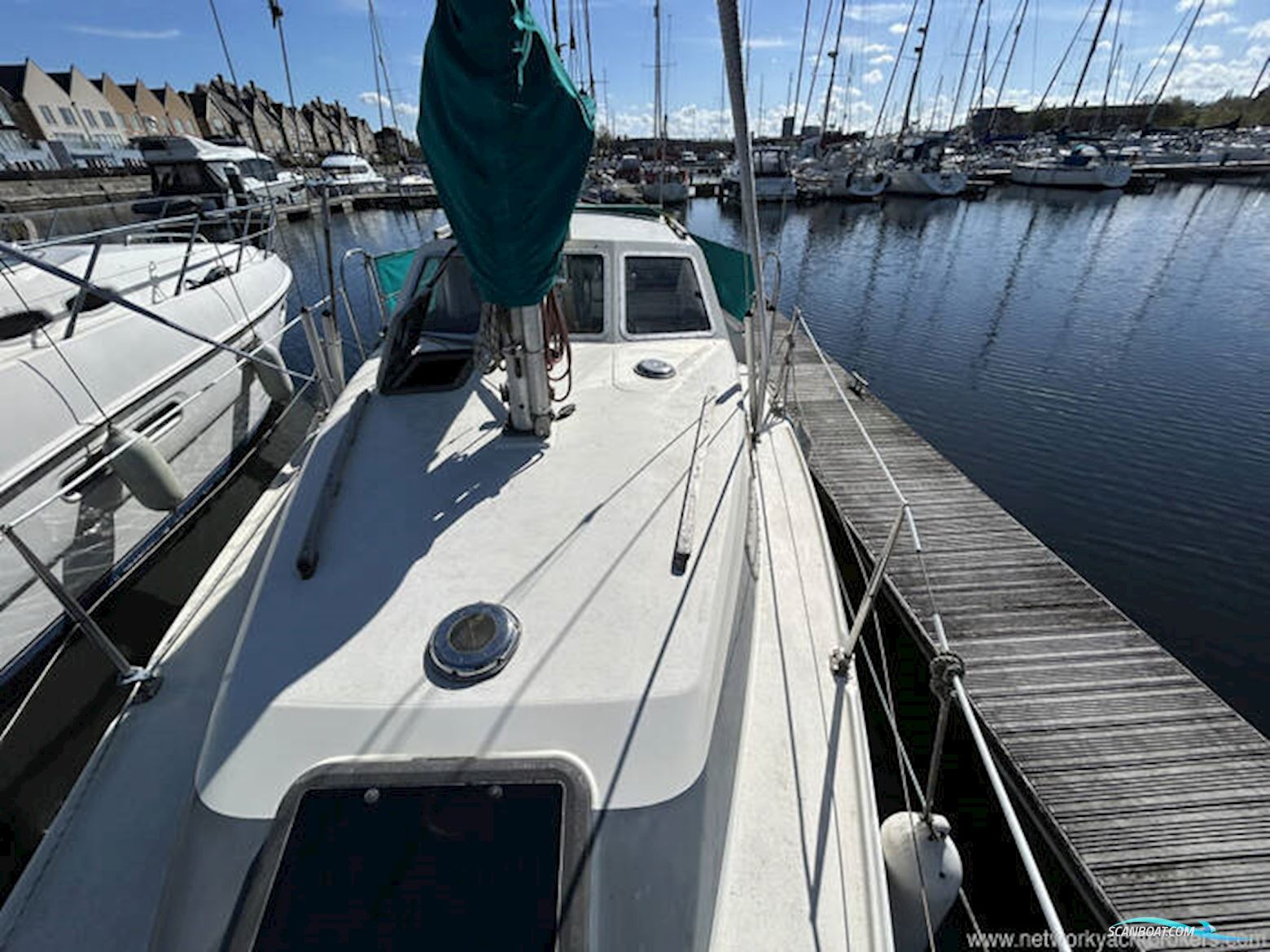 Hunter Horizon 32 Wheelhouse