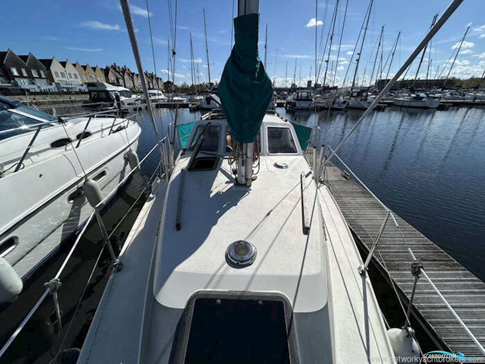 Hunter Horizon 32 Wheelhouse
