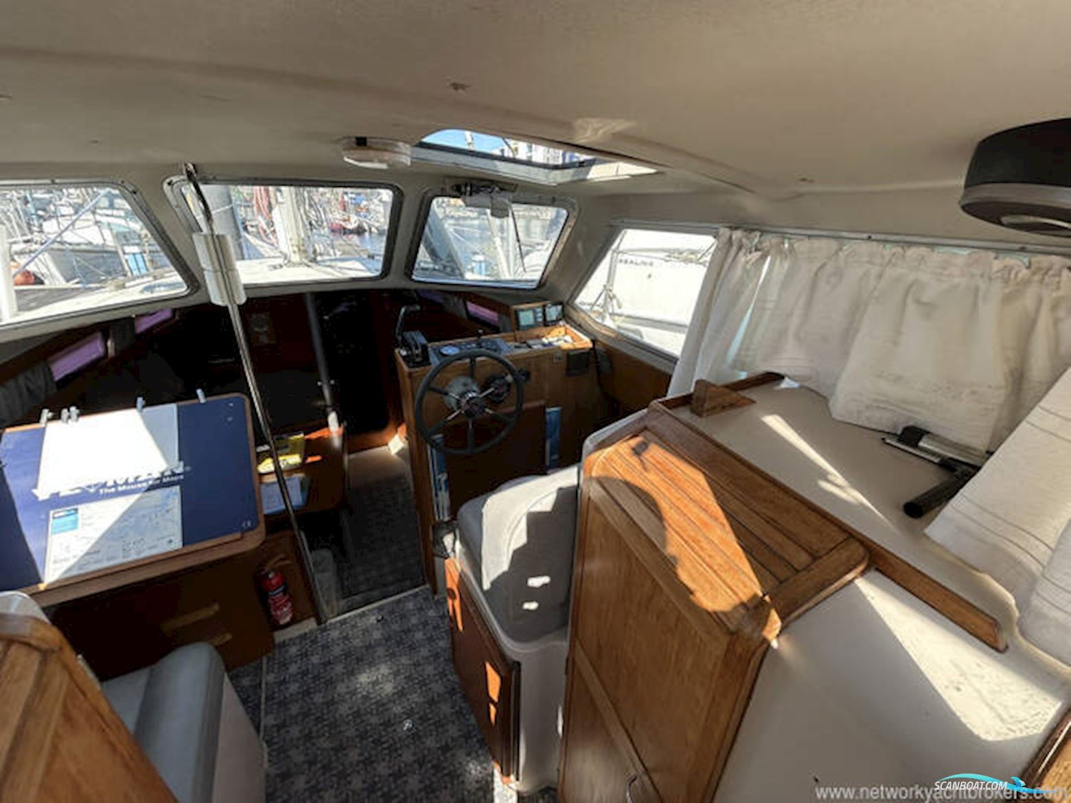 Hunter Horizon 32 Wheelhouse