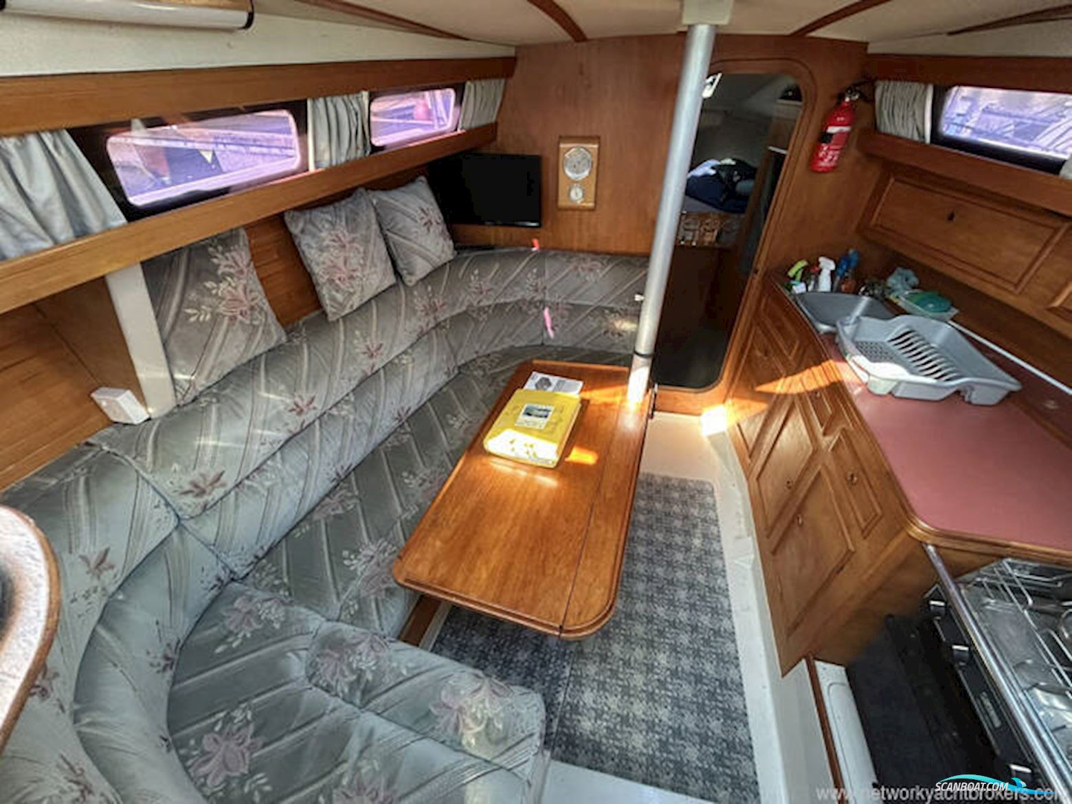 Hunter Horizon 32 Wheelhouse