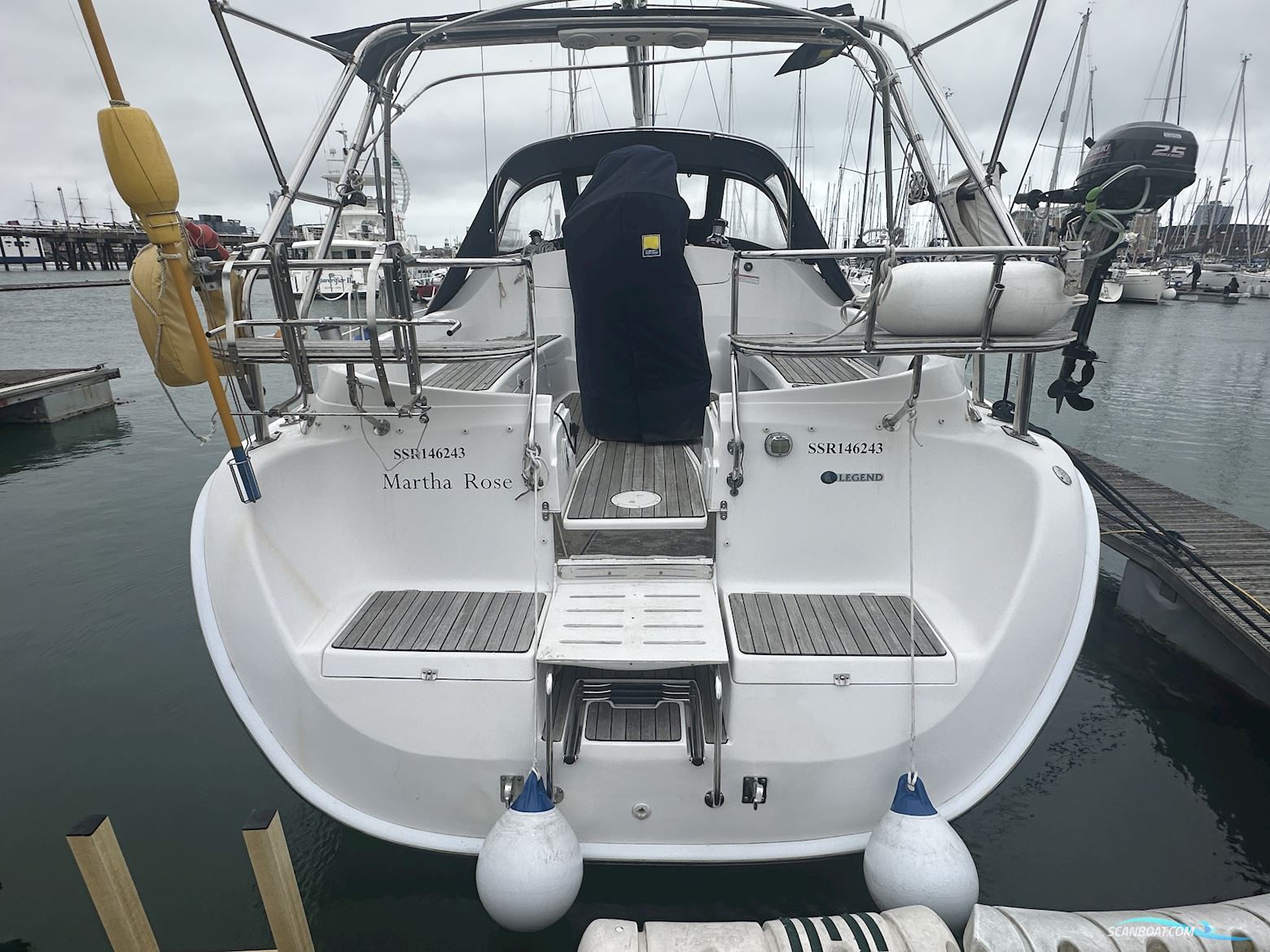 Hunter Legend 41 Deck Saloon