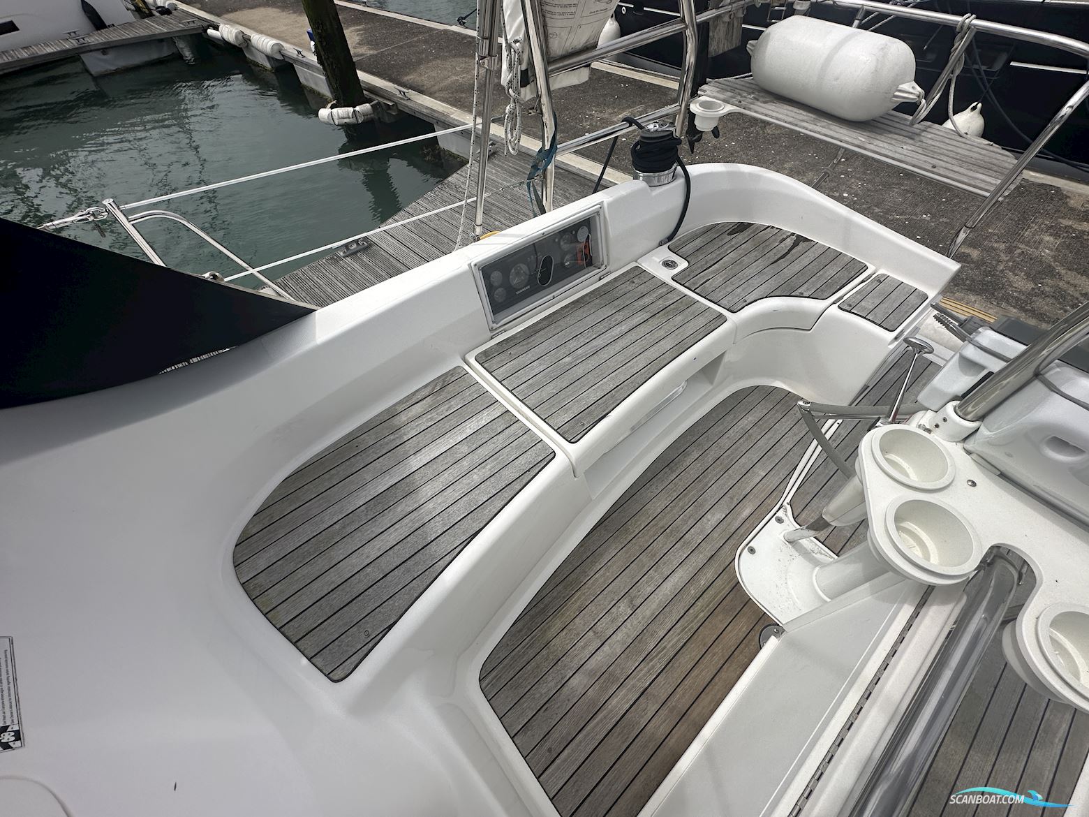 Hunter Legend 41 Deck Saloon