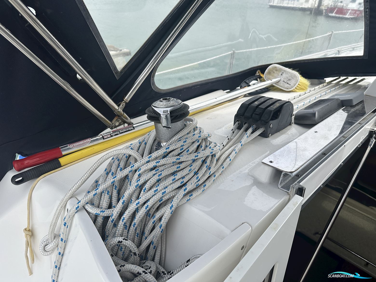 Hunter Legend 41 Deck Saloon