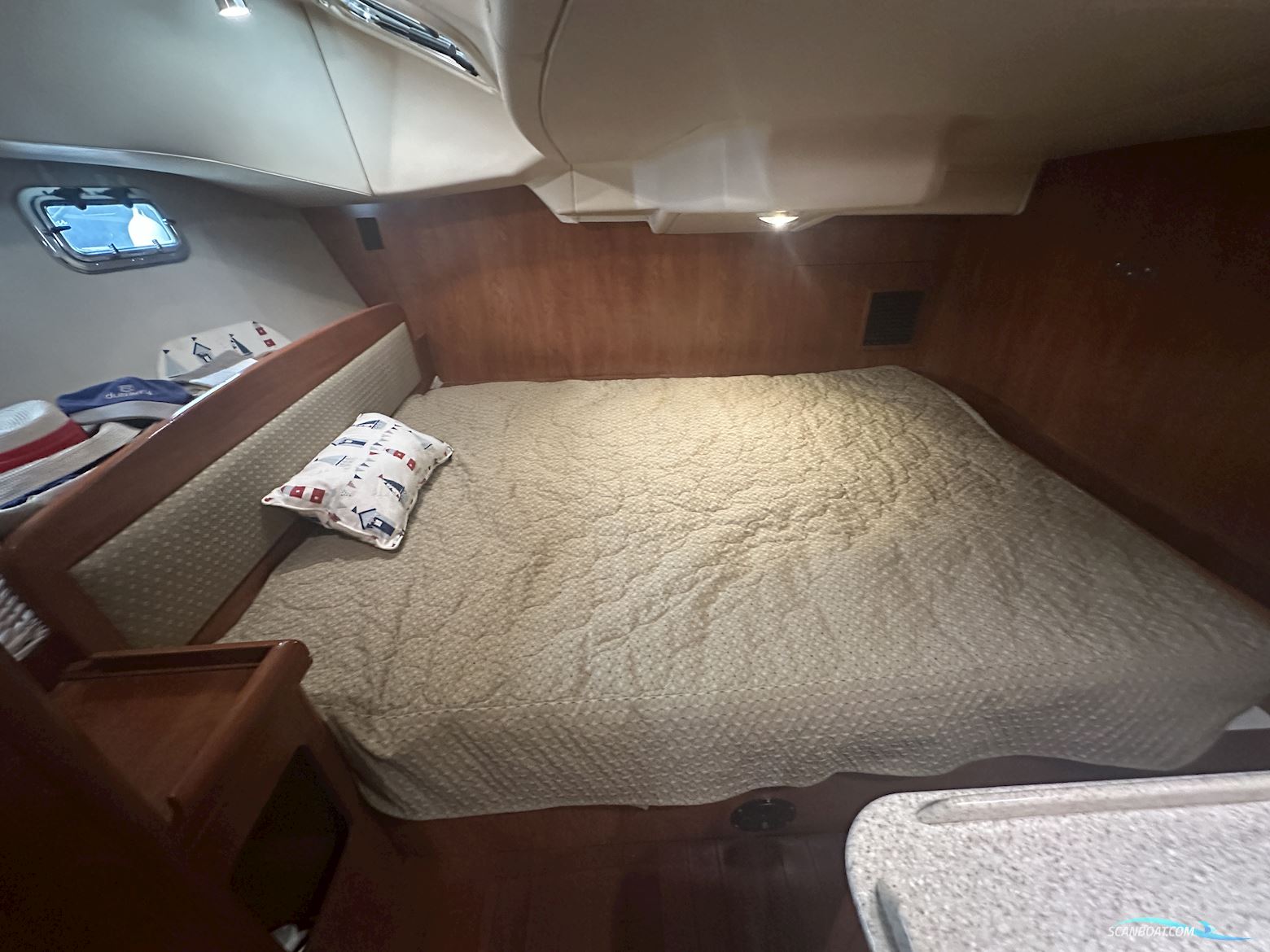 Hunter Legend 41 Deck Saloon