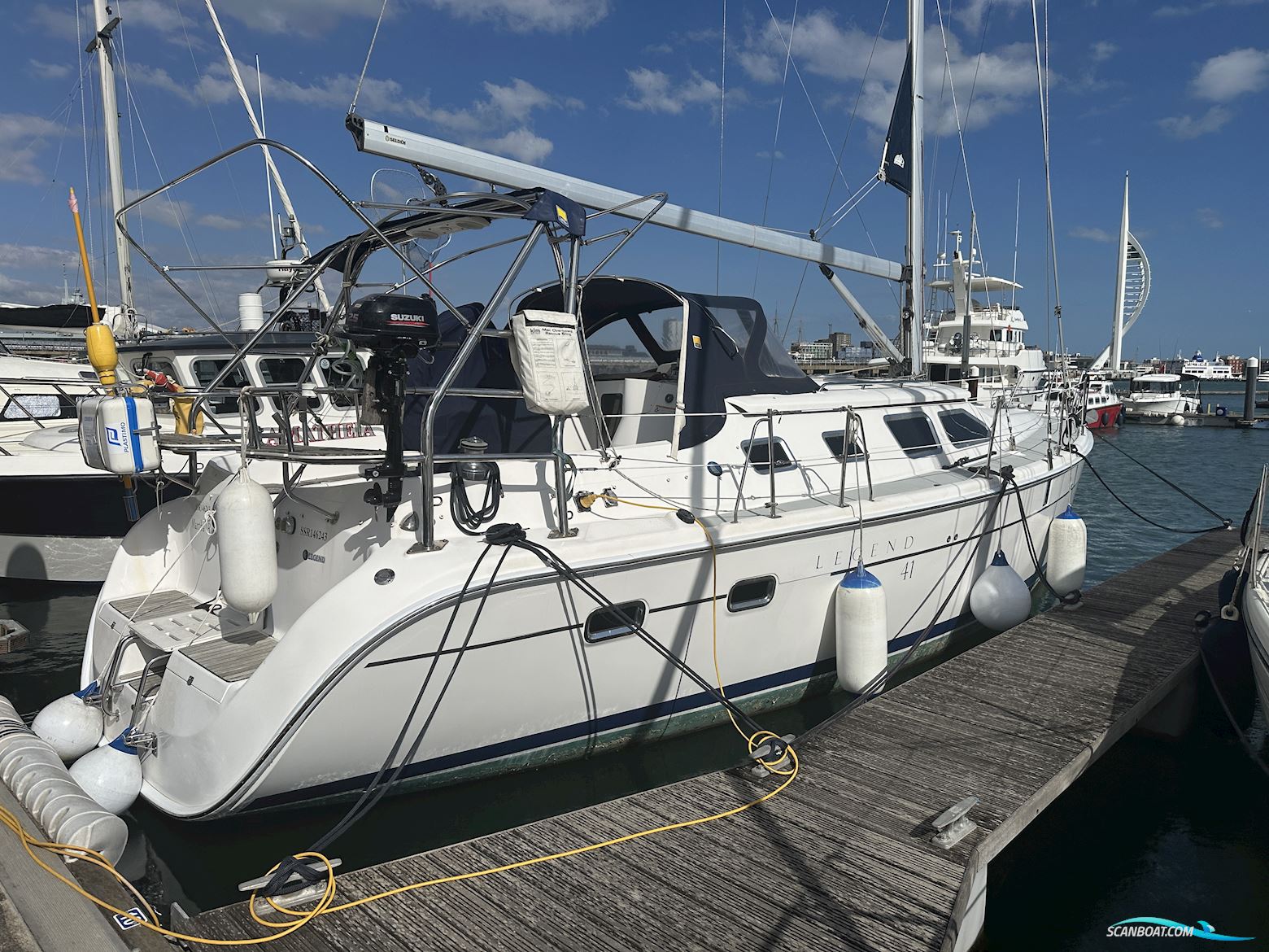 Hunter Legend 41 Deck Saloon