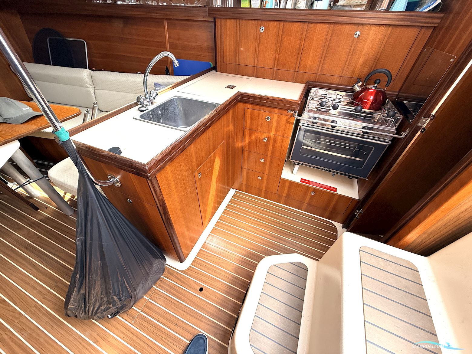 Hunter/Legend 31 Bilge Keel