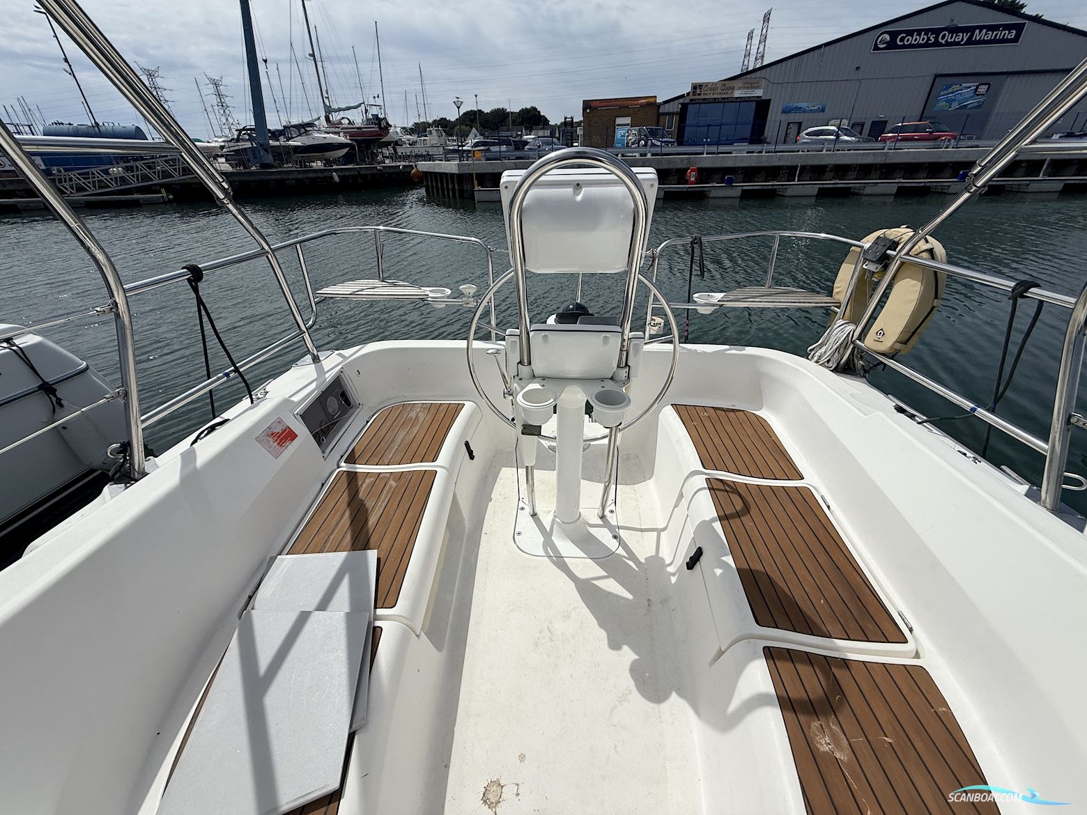 Hunter/Legend 31 Bilge Keel
