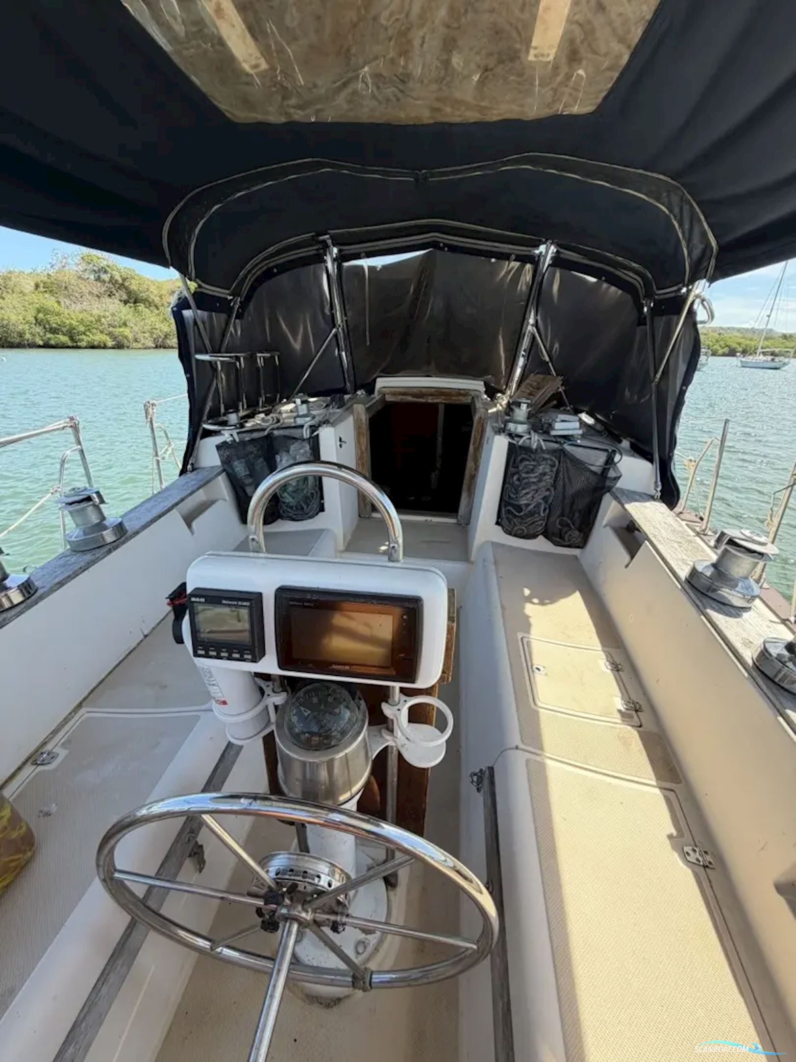 Island Packet 35