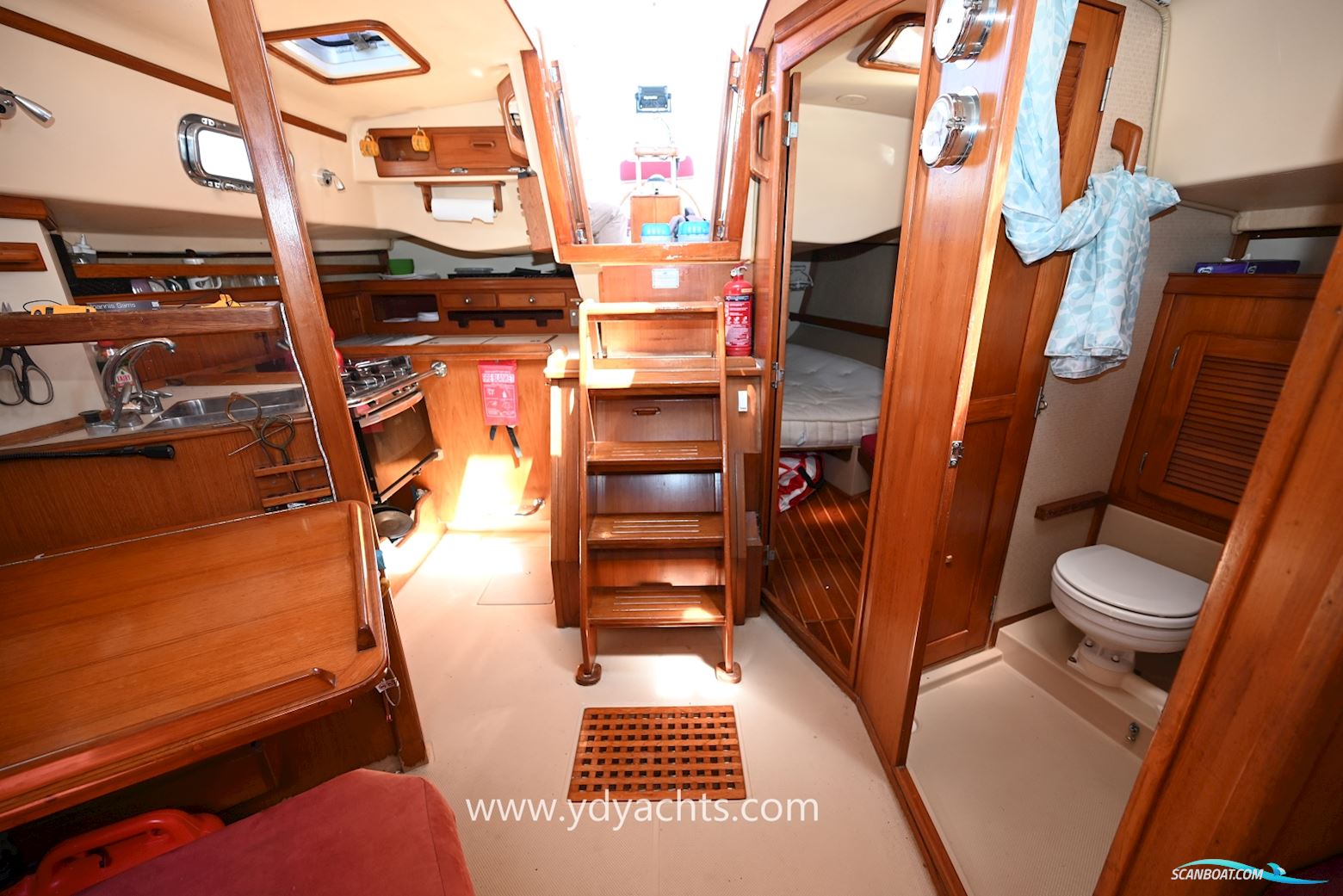 Island Packet 38