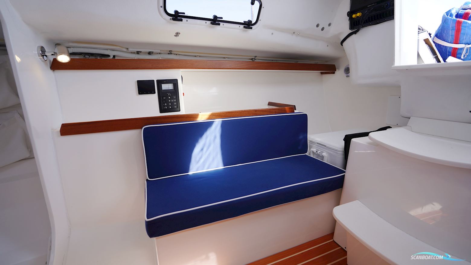 J Boats J 9