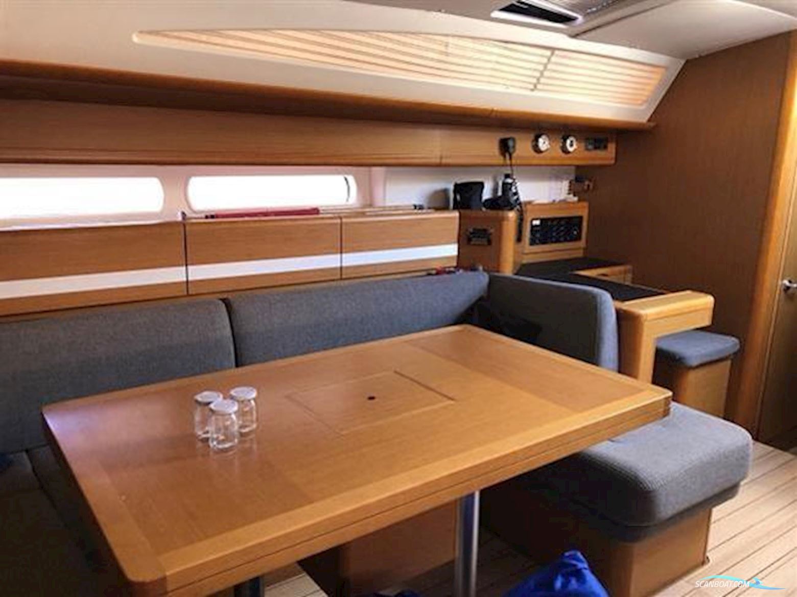 Jeanneau 53