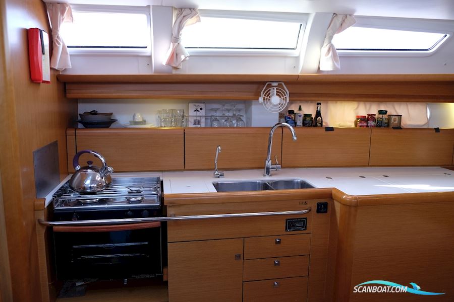 Jeanneau Sun Odyssey 44i Owners Version