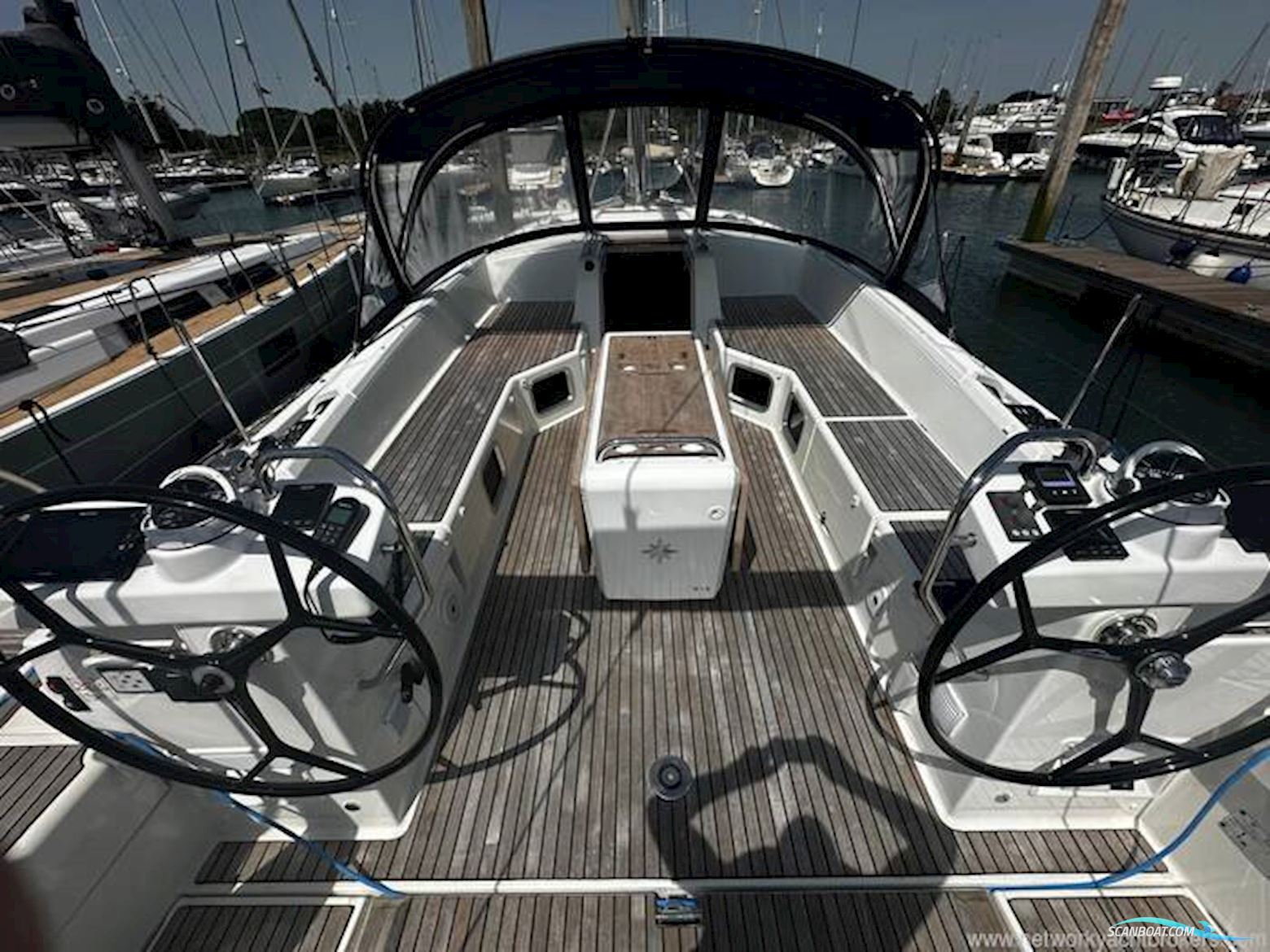 Jeanneau Yacht 54