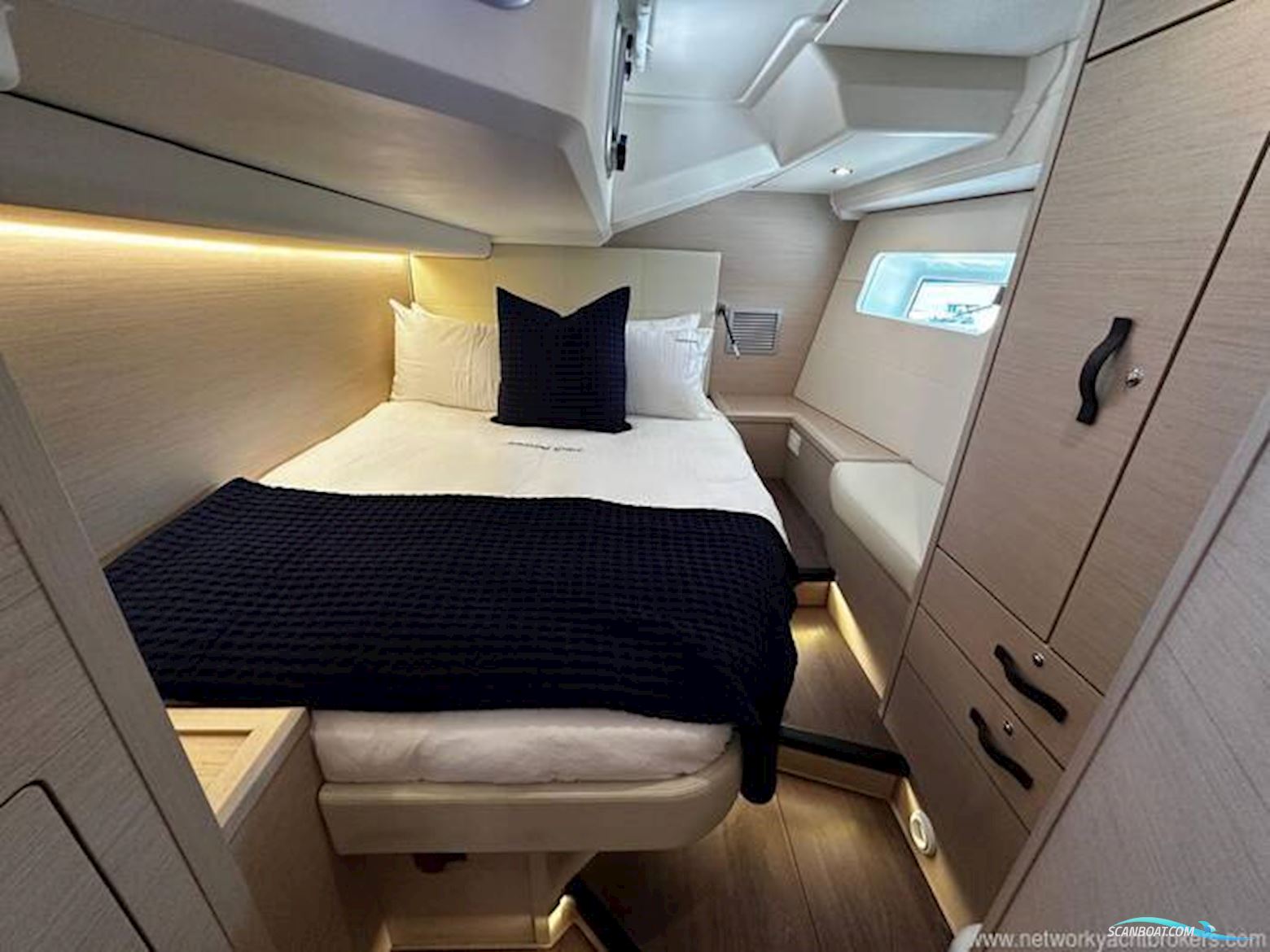 Jeanneau Yacht 54