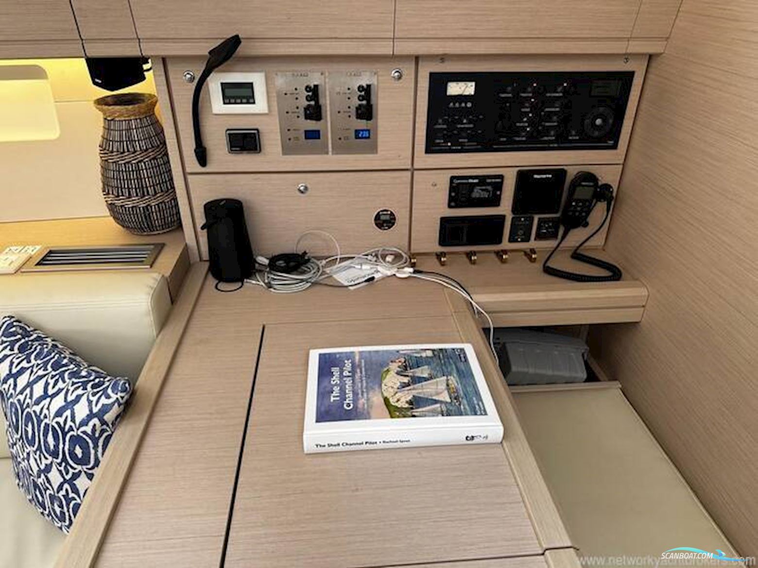 Jeanneau Yacht 54