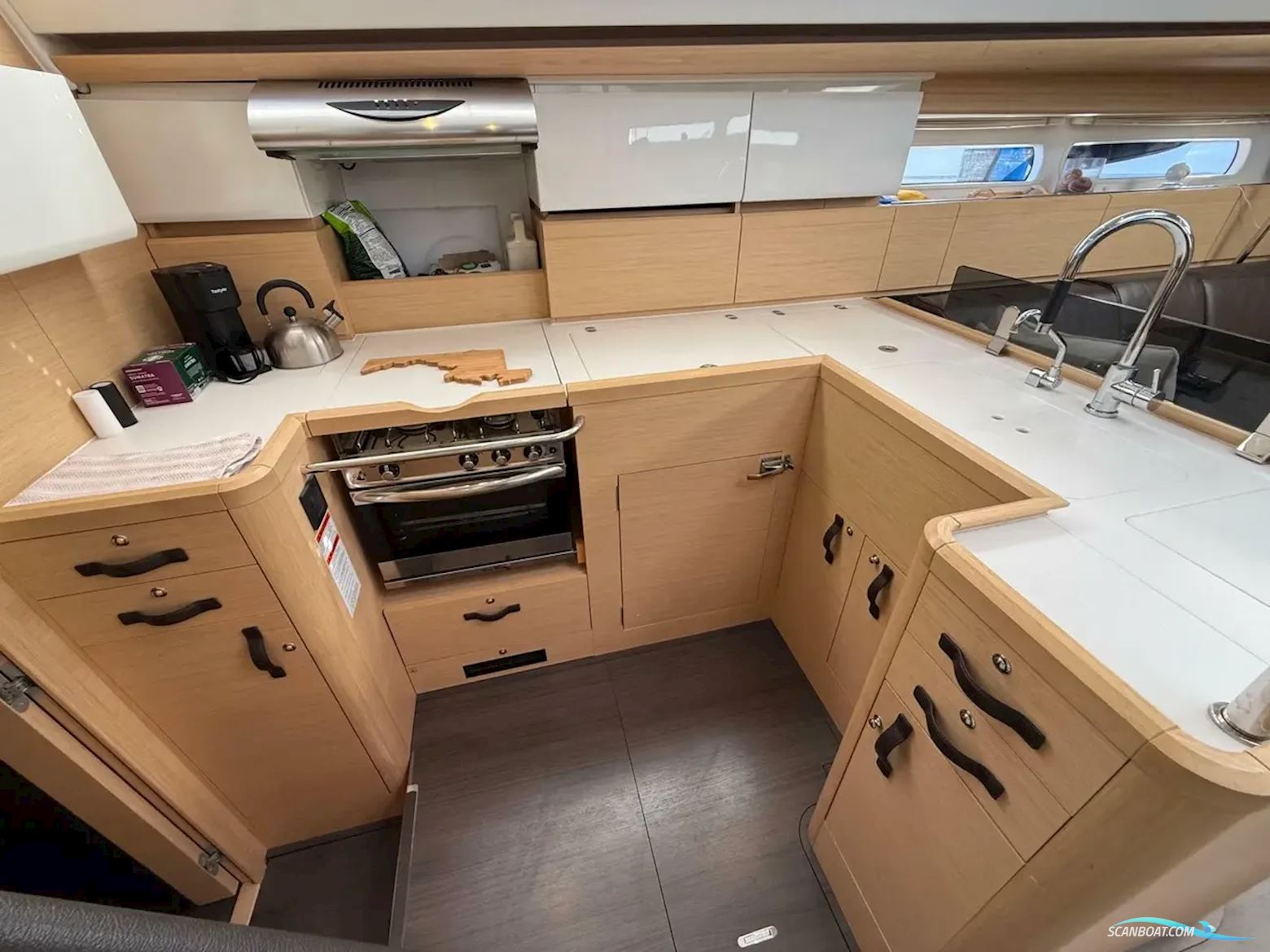 Jeanneau Yachts 58