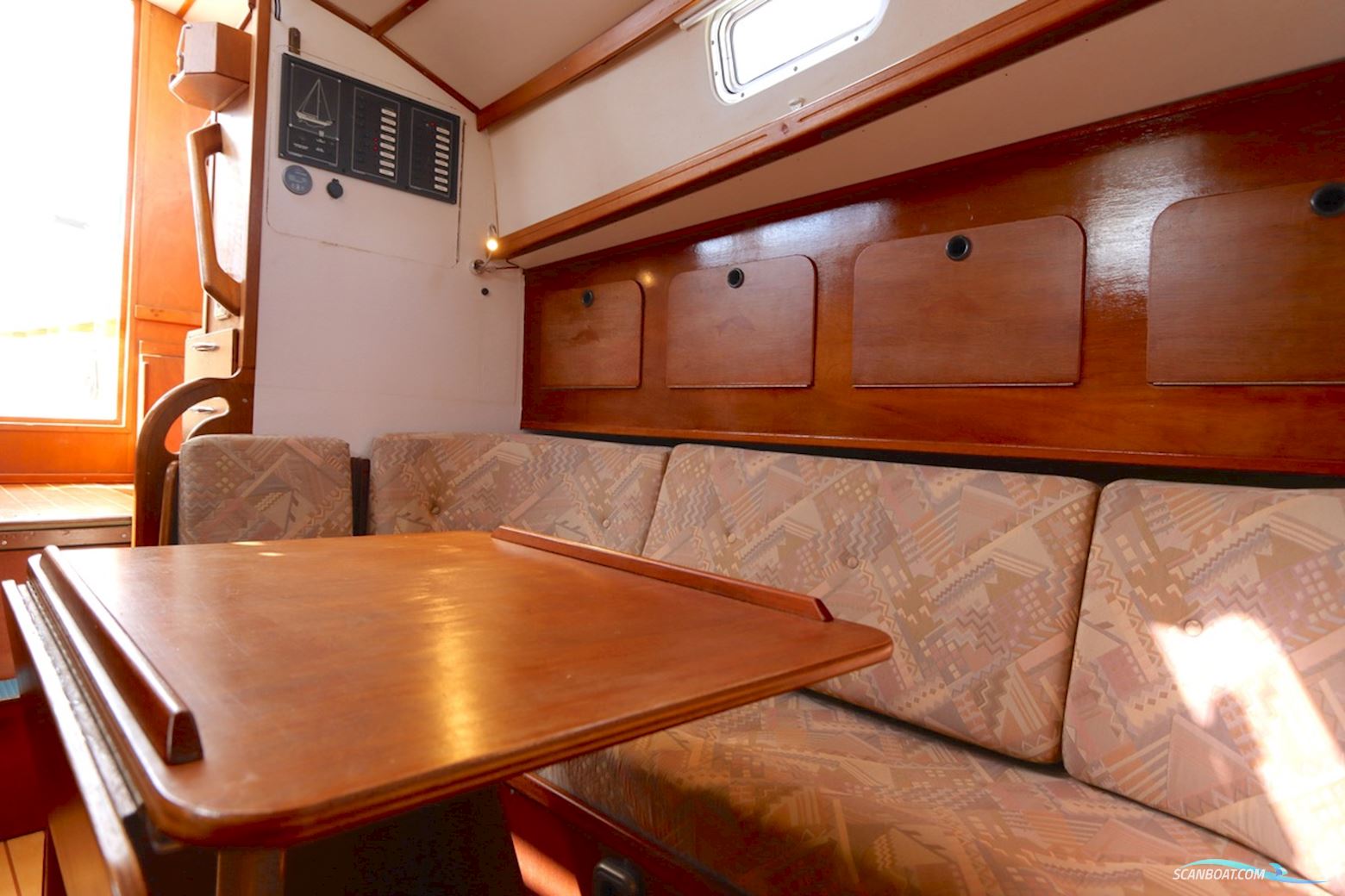 Koopmans 33 Deck Salon