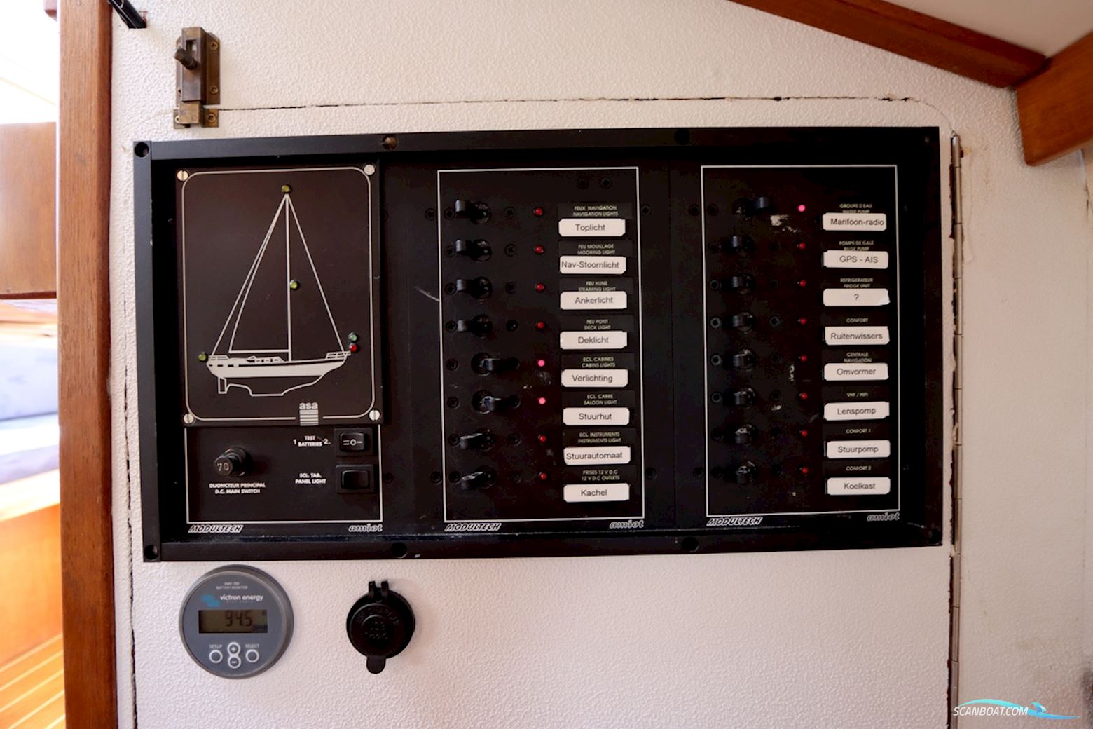 Koopmans 33 Deck Salon