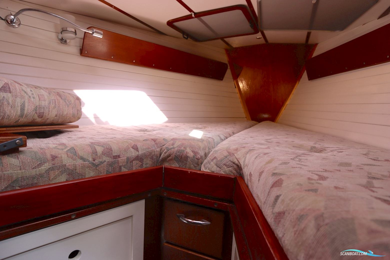 Koopmans 33 Deck Salon